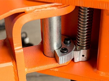 Two-post lift 4t, manual safety lock release, 230V Two-post lift 4t, manual safety lock release, 230V