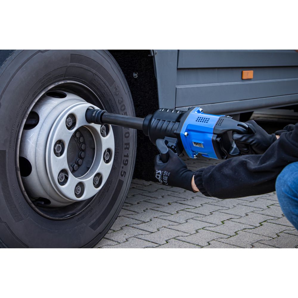 Air impact wrench, 1" drive (25mm), 3800Nm Air impact wrench, 1" drive (25mm), 3800Nm