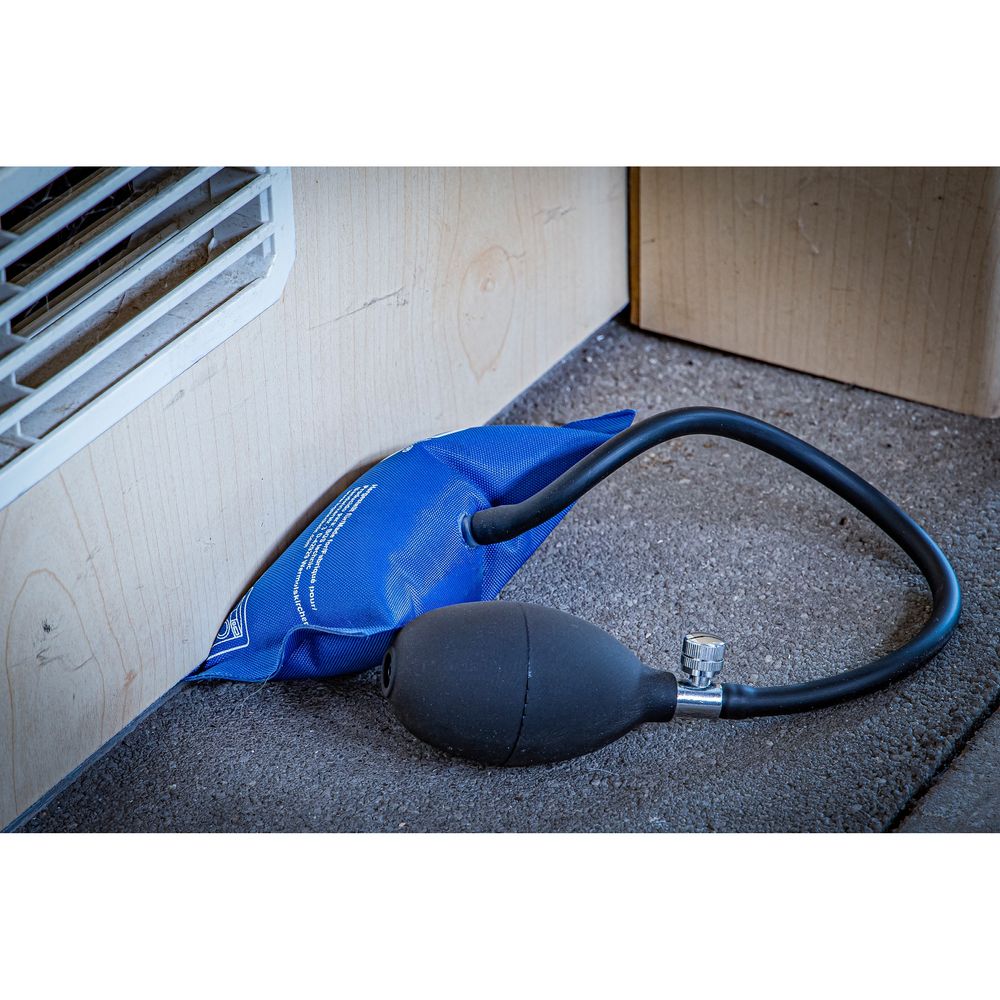 Air inflating pillow with hand pump, square 165x150mm Air inflating pillow with hand pump, square 165x150mm