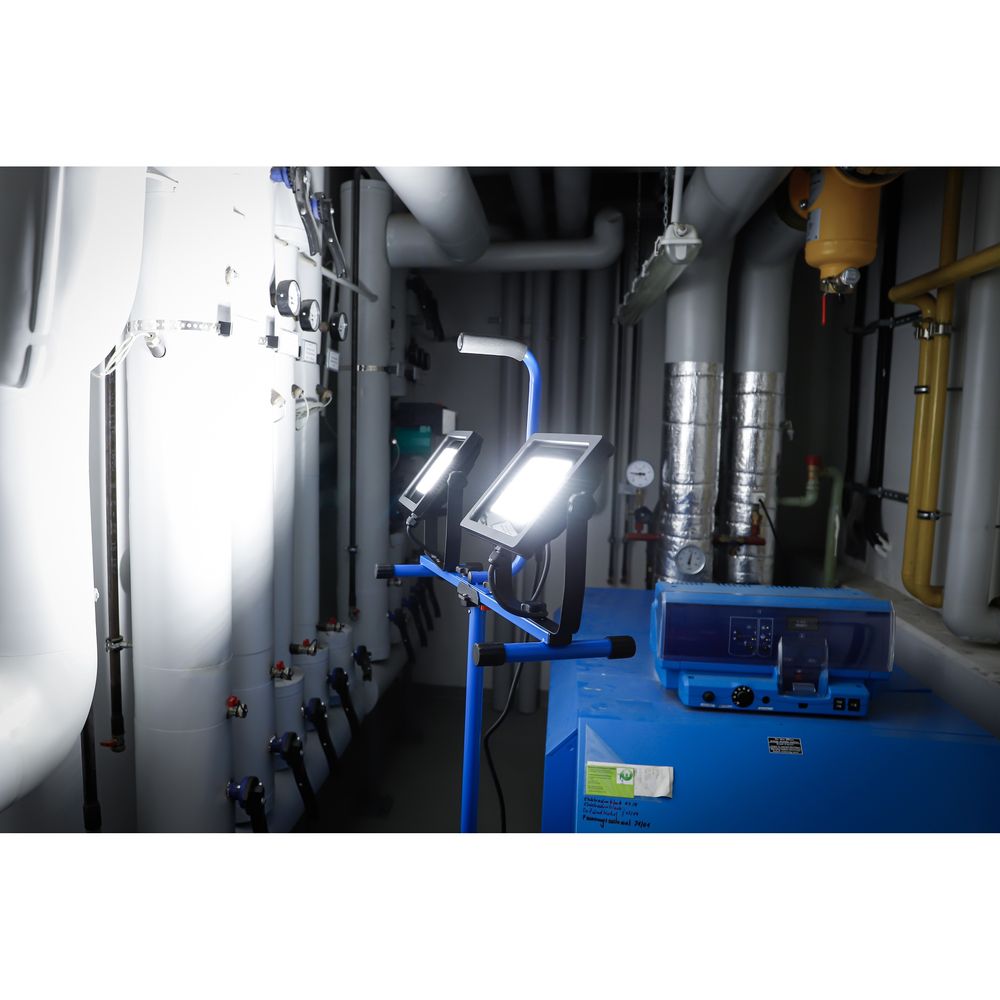 Duo-SMD-LED Work Flood Light, with Tripod, 2 x 70 W Duo-SMD-LED Work Flood Light, with Tripod, 2 x 70 W