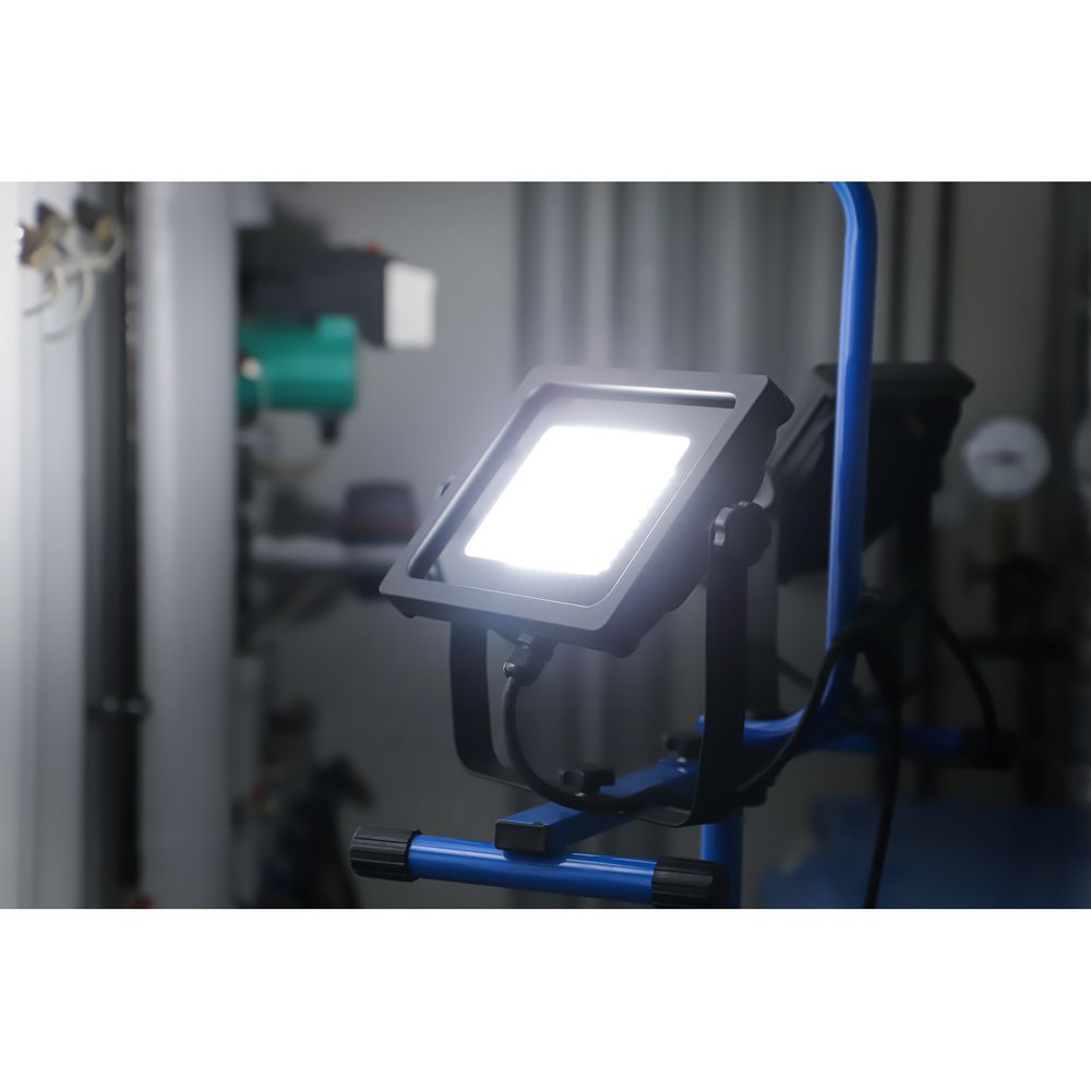 Duo-SMD-LED Work Flood Light, with Tripod, 2 x 70 W Duo-SMD-LED Work Flood Light, with Tripod, 2 x 70 W