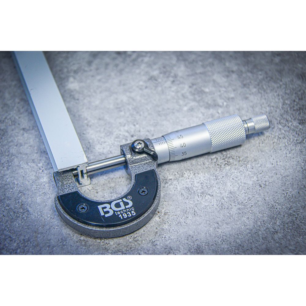 Micrometer 0–25mm, graduation 0.01mm Micrometer 0–25mm, graduation 0.01mm