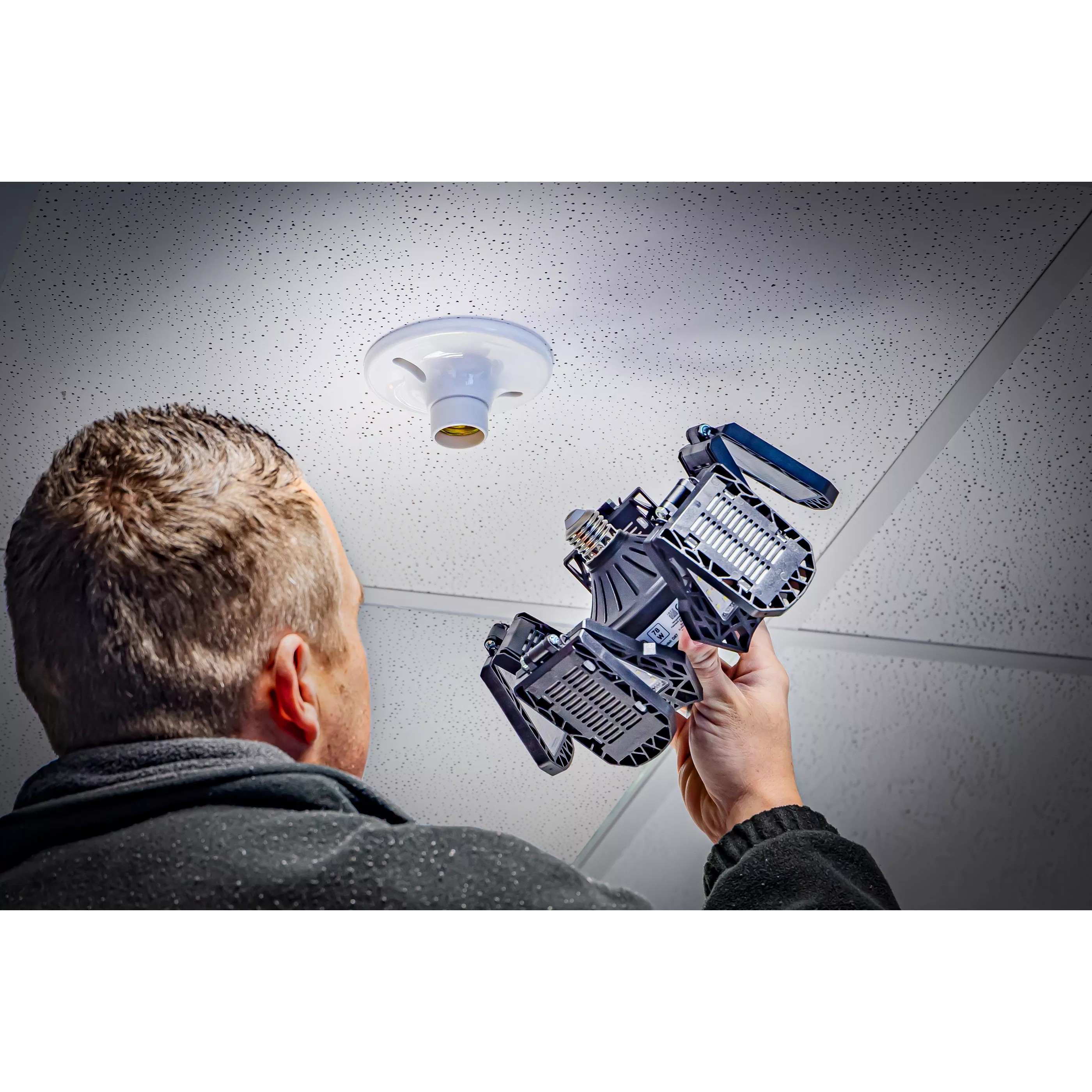LED garázslámpa, 78W állítható, E26/E27 foglalat LED garázslámpa, 78W állítható, E26/E27 foglalat